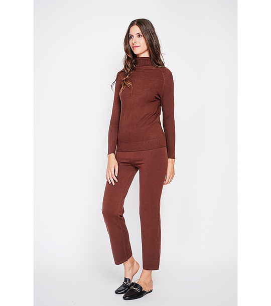 Кафяв комплект от блуза и панталон снимка