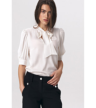 Дамска блуза в екрю с буфан ръкави снимка