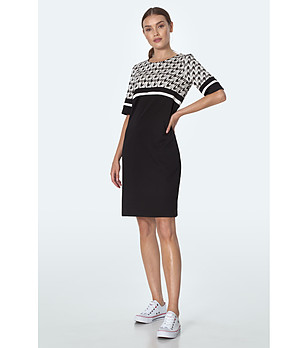 Рокля в черно и бежово снимка