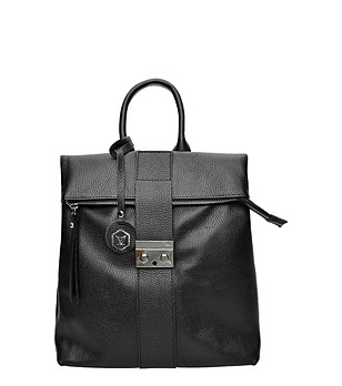 Черна дамска раница от естествена кожа снимка