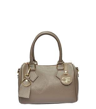 Дамска кожена чанта в бежов цвят снимка