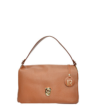 Дамска чанта от естествена кожа в цвят коняк снимка