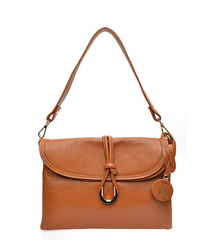 Кожена дамска чанта за рамо с капак снимка