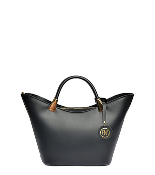 Черна дамска чанта с разчупен дизайн снимка