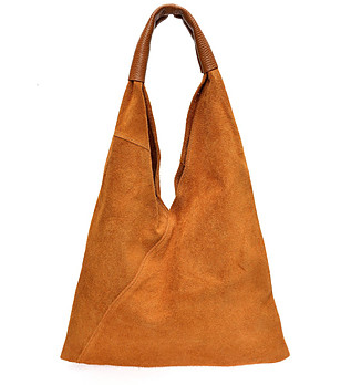 Дамска велурена чанта в цвят коняк снимка