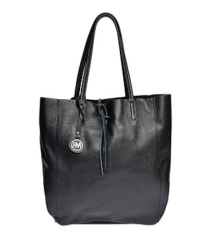 Дамска кожена чанта в черно снимка