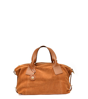 Дамска чанта от естествена велур цвят коняк снимка