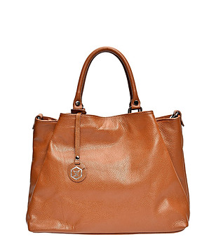 Дамска чанта от естествена кожа в цвят коняк снимка