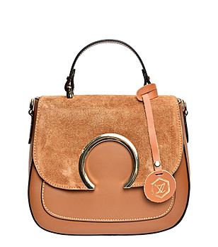 Дамска кожена чанта в цвят коняк със златист детайл Ardelia снимка