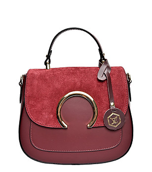 Дамска кожена чанта в цвят бургунд със златист детайл Ardelia снимка