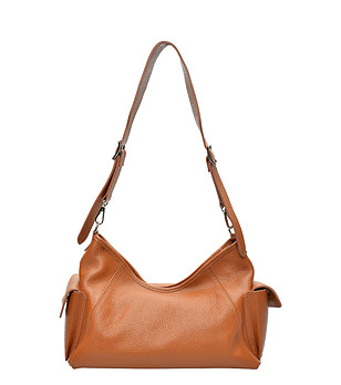 Дамска кожена чанта в цвят коняк снимка