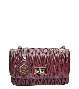 Дамска чанта през рамо в бордо с капитониран ефект снимка