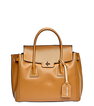 Кожена дамска чанта в цвят коняк Sidney снимка