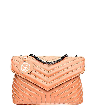 Малка дамска кожена чанта в нюанс на цвят коняк снимка