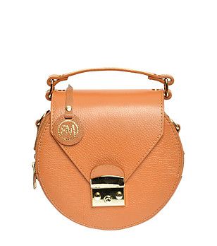 Кръгла кожена дамска чанта в цвят камел снимка