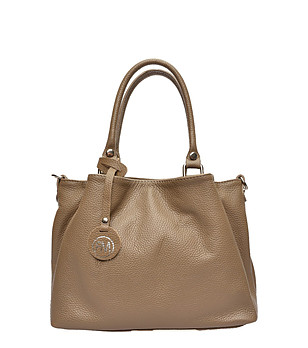 Дамска кожена чанта в кафяво снимка