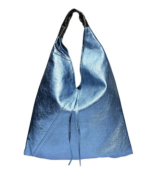 Дамска мека трапецовидна чанта от естествена кожа в син металик снимка