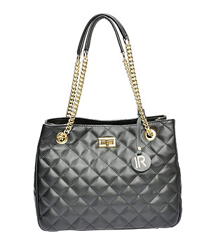 Черна кожена дамска чанта с декоративни шевове снимка