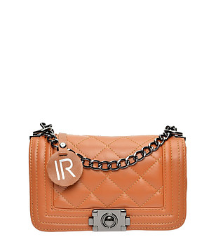 Малка кожена дамска чанта в цвят коняк Lois снимка