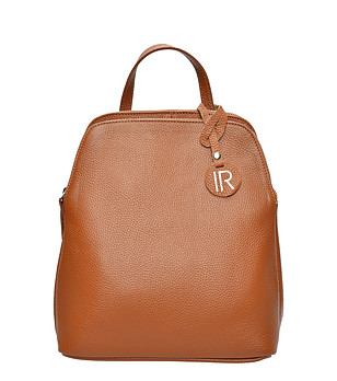 Кожена дамска раница в цвят коняк снимка