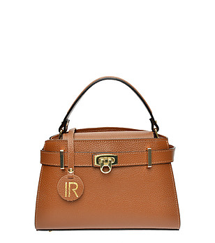 Дамска чанта от естествена кожа в цвят коняк снимка