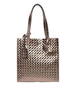 Кожена дамска чанта в бронзов нюанс снимка