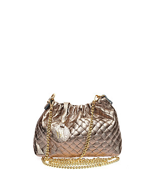 Дамска чанта през рамо в бронзов цвят снимка