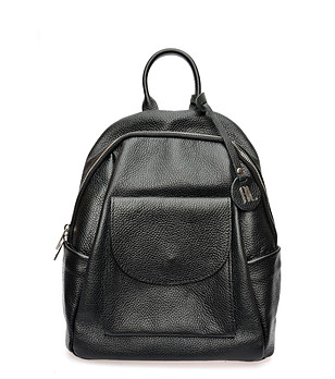 Черна дамска кожена раница снимка