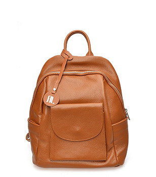 Дамска кожена раница в цвят коняк снимка