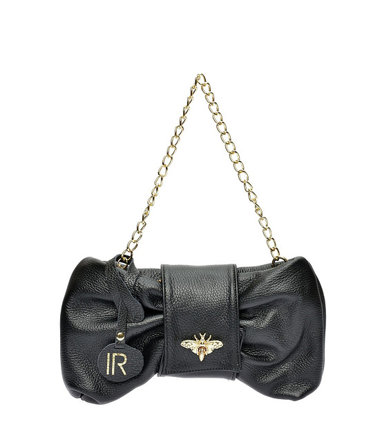 Черна дамска кожена чанта тип пеперуда снимка