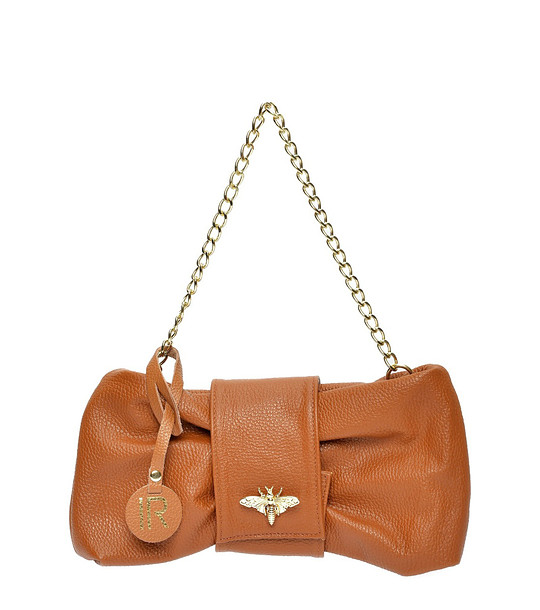 Дамска кожена чанта в цвят камел тип пеперуда Karimа снимка