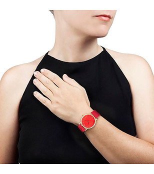 Дамски часовник в червено и златисто снимка