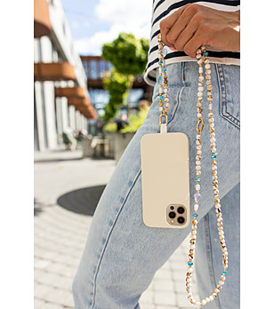 Верижка за телефон с мъниста в бежово и стъклени детайли снимка