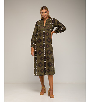 Зелена рокля с етно принт снимка