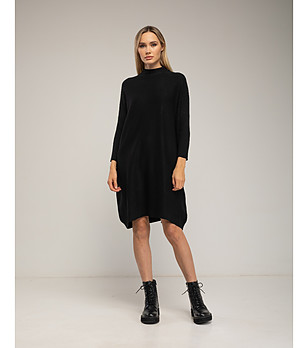 Рокля в бежово от фино плетиво снимка