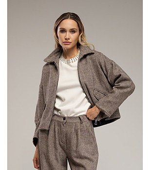 Дамско яке в кафяво и бяло снимка