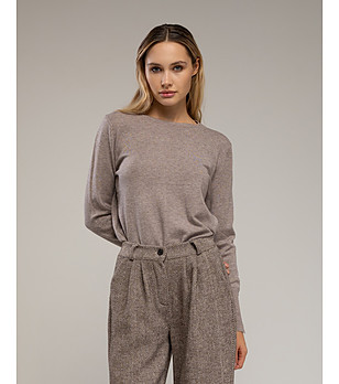 Дамски пуловер в кафяв нюанс снимка