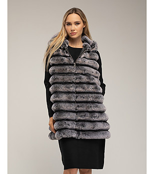 Сив пухкав дамски елек снимка