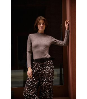 Кафява дамска блуза снимка