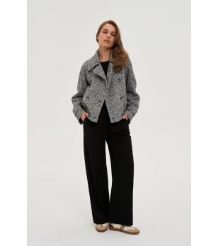 Дамско яке в черно и бяло снимка