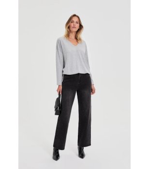 Дамски сив пуловер снимка