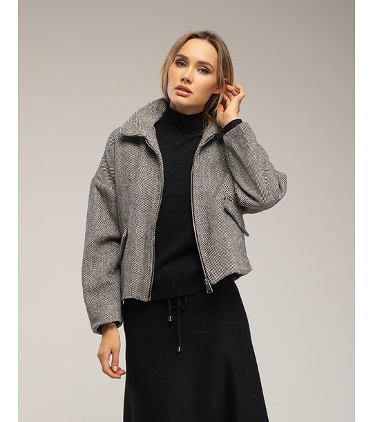 Дамско яке в черно и бяло снимка