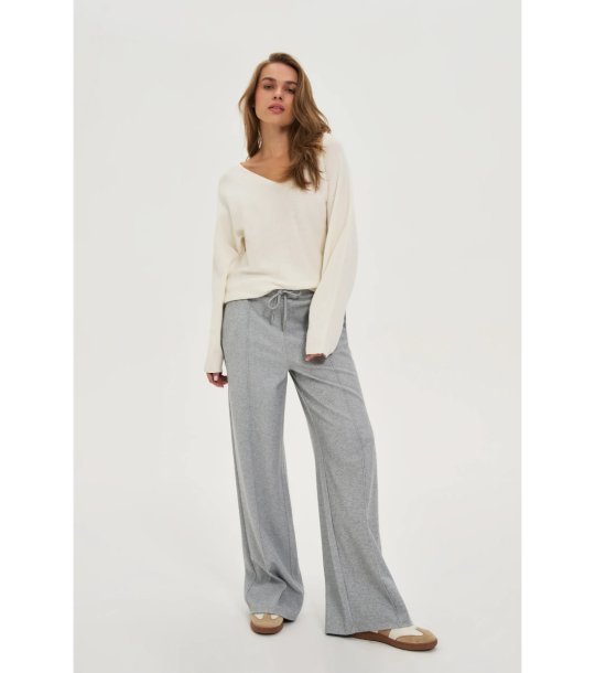 Дамски панталон в сиво снимка