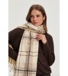 Дамски бежов кариран шал с ресни-0 снимка