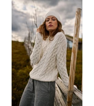 Дамски пуловер в цвят слонова кост снимка