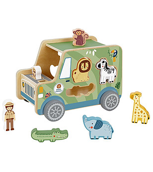 Дървен джип с животни снимка