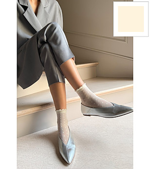 Дамски чорапи в екрю с точки и волан MYRIAM снимка