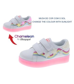 Детски бели обувки с велкро сменящи цвета си на слънце снимка