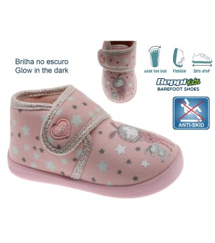 Розови бебешки боси пантофи със светещ принт и широка предна част снимка