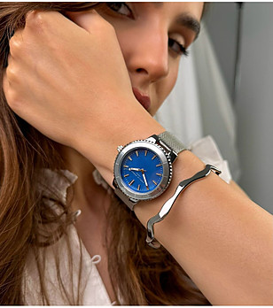 Сребрист часовник с мрежеста верижка AQUELLE снимка